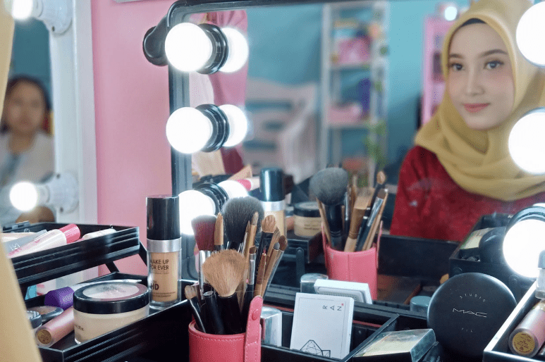 Kursus Makeup dan Rias Wajah di Sukikai Selatan - Dogiyai